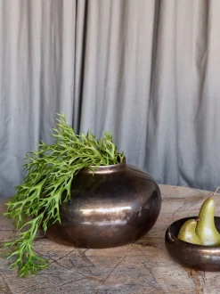 Vazen*Libra Interiors Large Tambora Copper Finish Metal Squat Vase