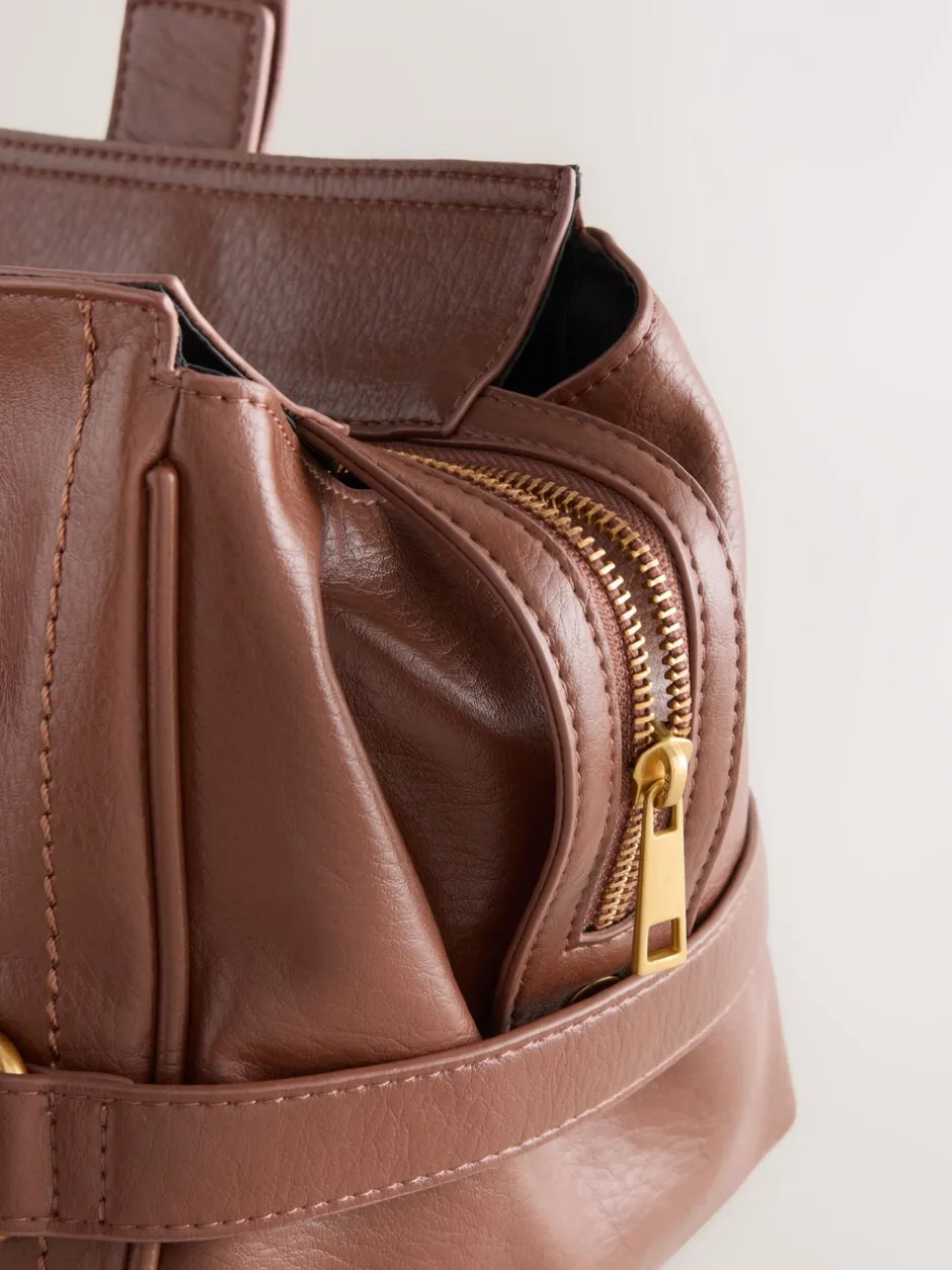 Tassen En Portemonnees|Next - Charm Buckle Hand Held Bag Lichtbruin