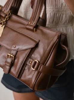 Tassen En Portemonnees|Next - Charm Buckle Hand Held Bag Lichtbruin