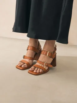 Schoenen Met Hakken*Next - Sandalen met blokhak, bandjes en gesp Lichtbruin