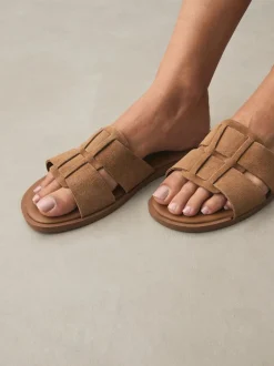 Ruimvallend En Extraruimvallend|Next Lichtbruin - Slotted Muilsandalen