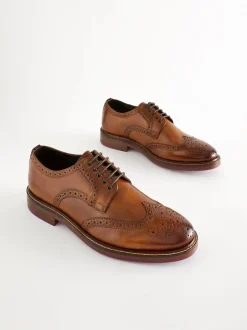 Schoenen|Formele Schoenen|Next - Standaard pasvorm - Leren brogues met contrasterende dikke zool Lichtbruin