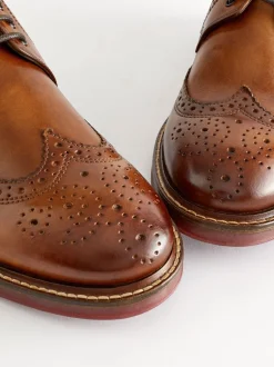 Schoenen|Formele Schoenen|Next - Standaard pasvorm - Leren brogues met contrasterende dikke zool Lichtbruin