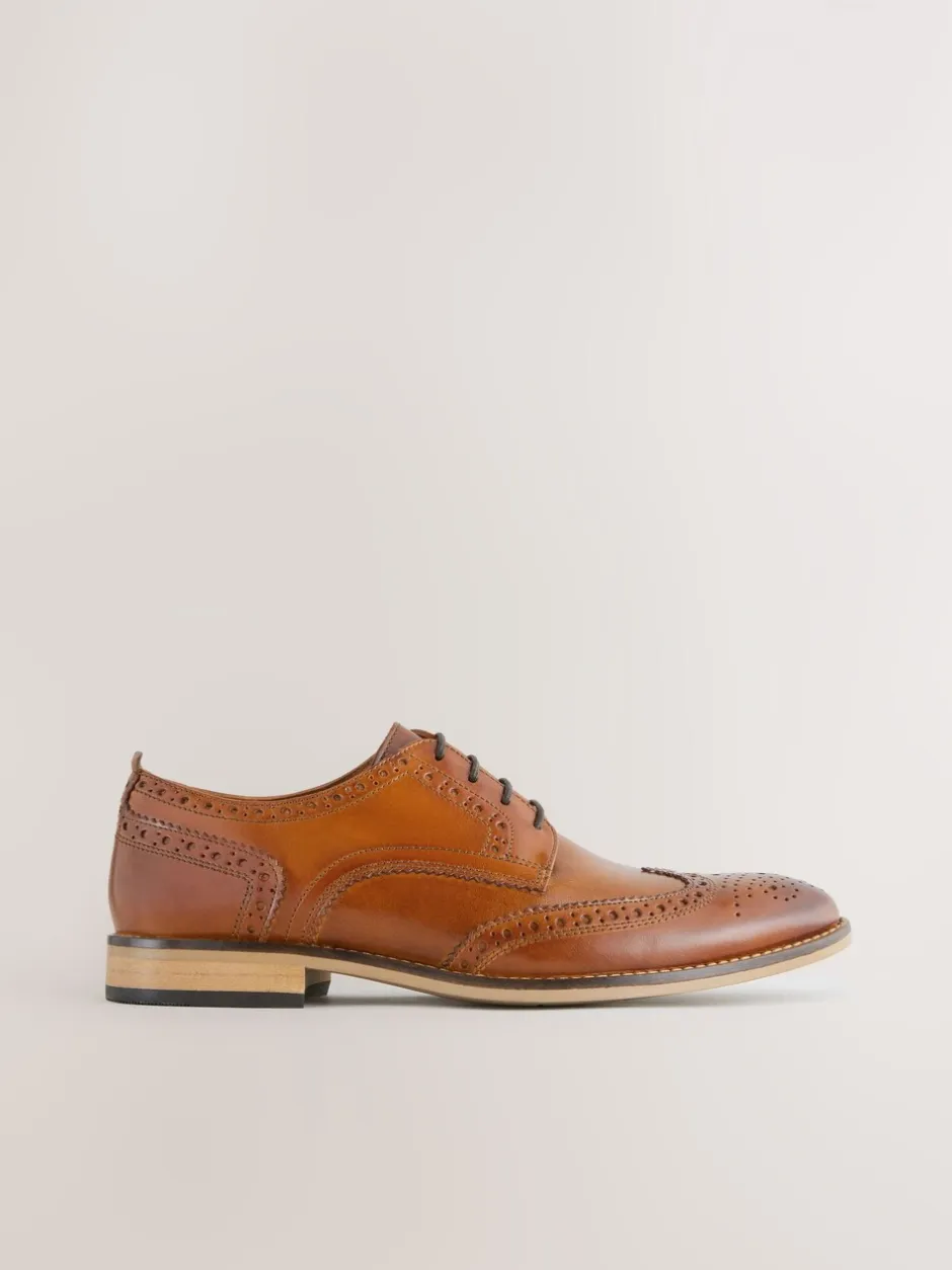 Schoenen|Formele Schoenen*Next - Standaard pasvorm - Brogues van leer met contrasterende zool Lichtbruin