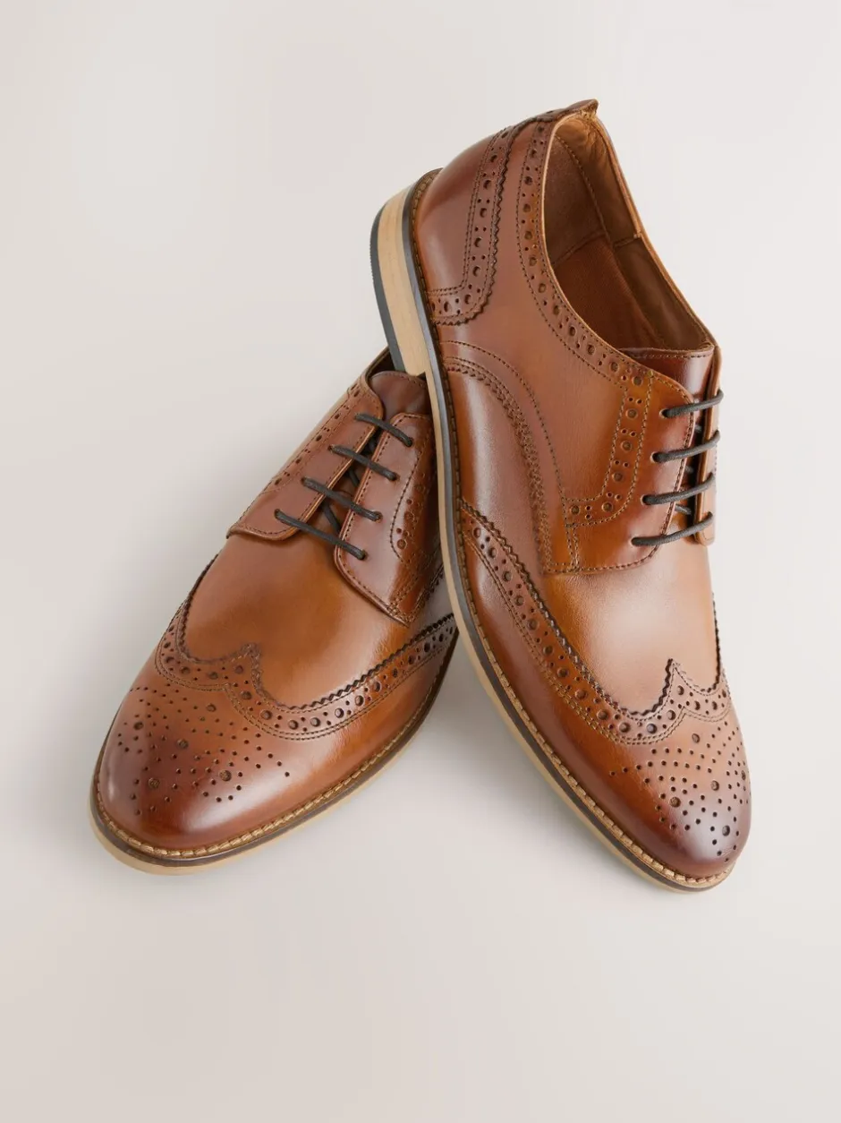 Schoenen|Formele Schoenen*Next - Standaard pasvorm - Brogues van leer met contrasterende zool Lichtbruin