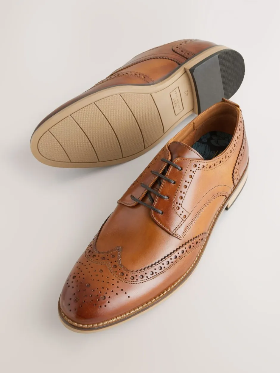 Schoenen|Formele Schoenen*Next - Standaard pasvorm - Brogues van leer met contrasterende zool Lichtbruin