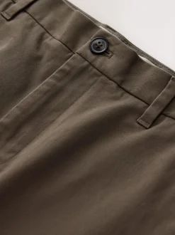 Broeken En Chino's|Next Lichtbruin - Standaard toelopende pasvorm - Stretchy chino
