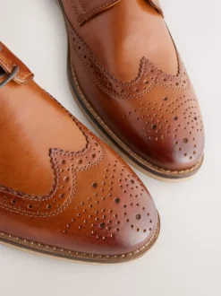 Schoenen|Formele Schoenen|Next - Wijde pasvorm - Brogues van leer met contrasterende zool Lichtbruin