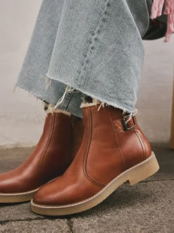 Ruimvallend En Extraruimvallend|Boots*Next - Forever Comfort® Faux Fur Lined Buckle Trim Ankle Boots Lichtbruin leer