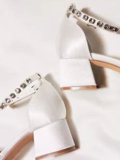 Schoenen Met Hakken*Linzi Bridal Jordanna pumps met lage blokhak en versierd enkelbandje
