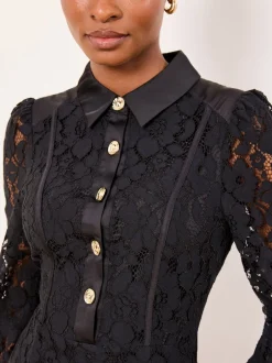 Jurken*Lipsy Mini All-Over Lace Long Sleeve Skater Dress