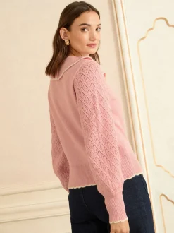 Gebreide Kleding|Love & Roses - Behaaglijke pointelle top met kraag en ajourgebreide mouwen