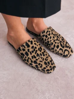Lage Schoenen|Next - Forever Comfort® muiltjes met hoge uitsnijding en vierkante neus Luipaard