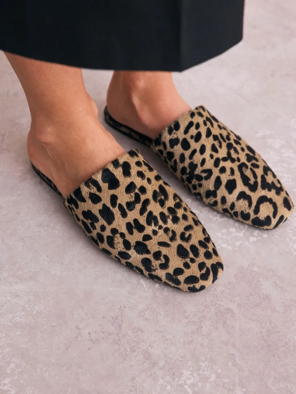 Lage Schoenen|Next - Forever Comfort® muiltjes met hoge uitsnijding en vierkante neus Luipaard