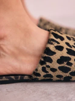 Lage Schoenen|Next - Forever Comfort® muiltjes met hoge uitsnijding en vierkante neus Luipaard