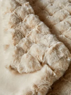 Kussentjes En Plaids|Kussentjes En Plaids|Next Luna Bedloper met geschulpt pluche imitatiebont Ivoor