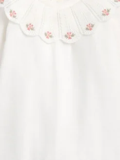 Rompertjes En Tuinbroeken|Mamas & Papas Embroidered Scallop Collar Romper with Frill Trim