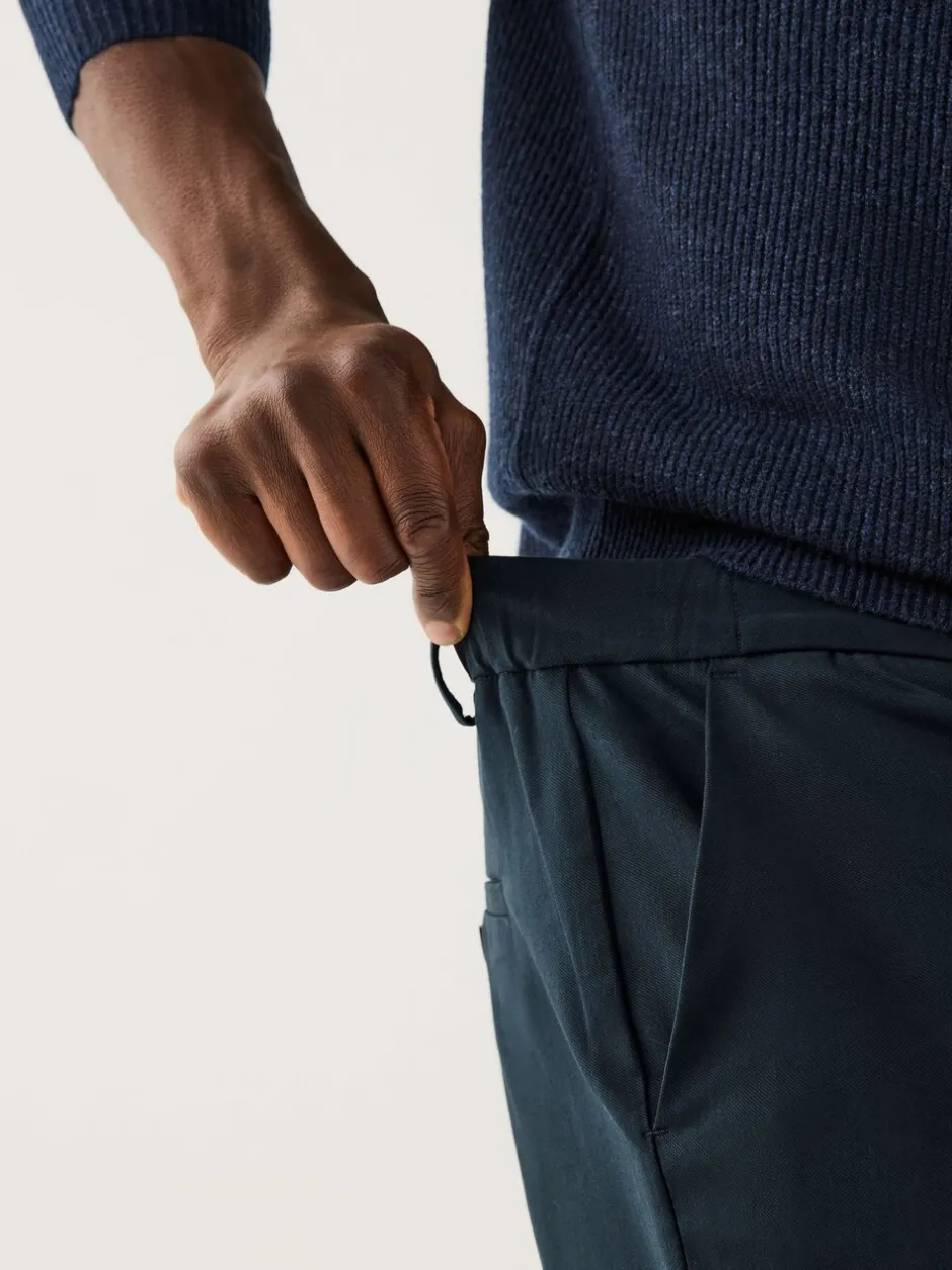 Broeken En Chino's*Next - Aansluitend - Slim-fit katoenen TENCEL™ lyocell blend chino's met comfortabele tailleband. Marineblauw