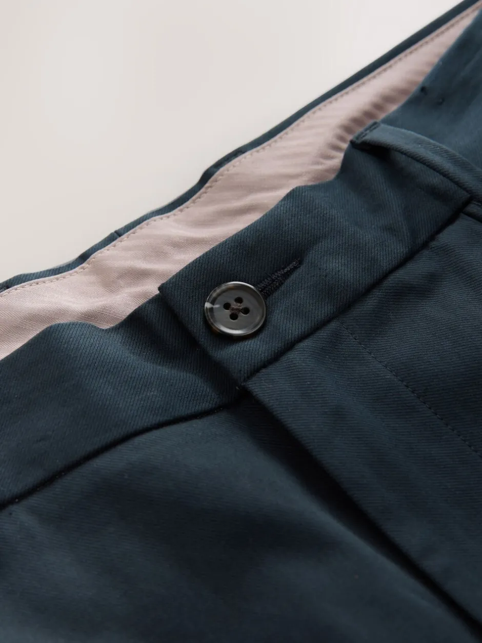 Broeken En Chino's*Next - Aansluitend - Slim-fit katoenen TENCEL™ lyocell blend chino's met comfortabele tailleband. Marineblauw
