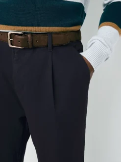 Broeken En Chino's*Next - Belted Soft Touch Pleated Chino Trousers Marineblauw