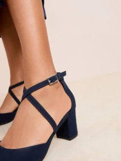 Schoenen Met Hakken*Friends Like These - pumps met blokhak en gekruiste bandjes Marineblauw
