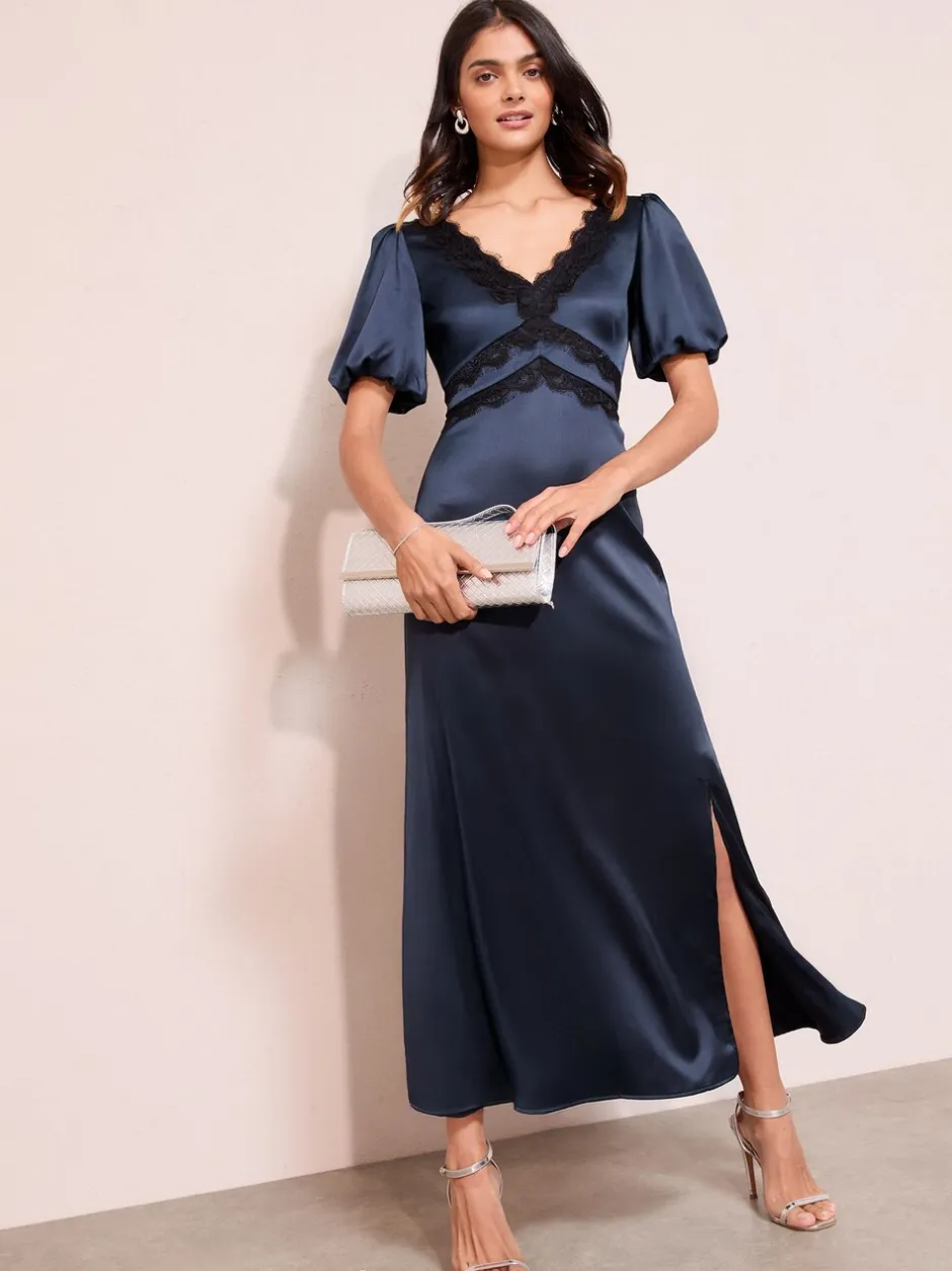 Gelegenheidskleding*Friends Like These - Lace Trim V-Neck Satin Midi Dress Marineblauw