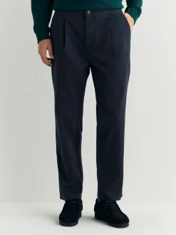 Broeken En Chino's*Next - Standaard toelopende pasvorm - Pleated Stretch Chinos Trousers With Elasticated Waist Marineblauw