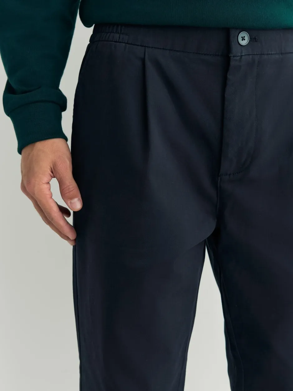 Broeken En Chino's*Next - Standaard toelopende pasvorm - Pleated Stretch Chinos Trousers With Elasticated Waist Marineblauw