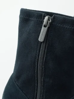 Ruimvallend En Extraruimvallend|Boots|Next - Motionflex Sokkenlaarzen met Blokhak Marineblauw suède