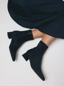 Ruimvallend En Extraruimvallend|Boots|Next - Motionflex Sokkenlaarzen met Blokhak Marineblauw suède