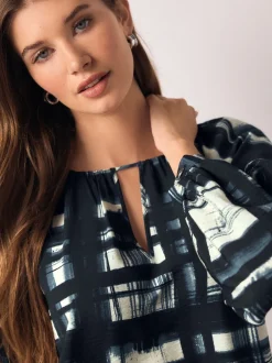 Blouses En Overhemden*Next - Keyhole Detail Relaxed Long Sleeve Blouse Marineblauw/ecru geruit