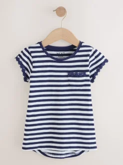 T-Shirts|Next Marineblauwe/witte strepen - T-shirt met zakje en madeliefjesprint (1,5-16 jr)