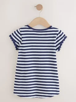 T-Shirts|Next Marineblauwe/witte strepen - T-shirt met zakje en madeliefjesprint (1,5-16 jr)
