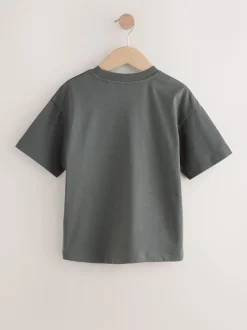 T-Shirts|Tops*Next - Short Sleeve Logo Chest Graphic T-Shirts 4 Pack (3-16yrs) Marineblauw/grijs/paarsrood