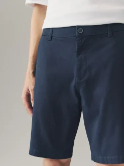 Shorts*Next - Ruimvallende pasvorm. - Set van 2 chinoshorts met stretch Marineblauw/kiezelkleurig