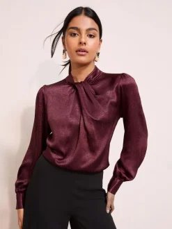 Blouses En Overhemden|Friends Like These - - Gecrushte satijnen blouse met gedraaide hals en lange mouwen Merlotrood