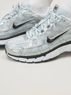 Sneakers|Nike Metallic zilver - P6000 Trainers