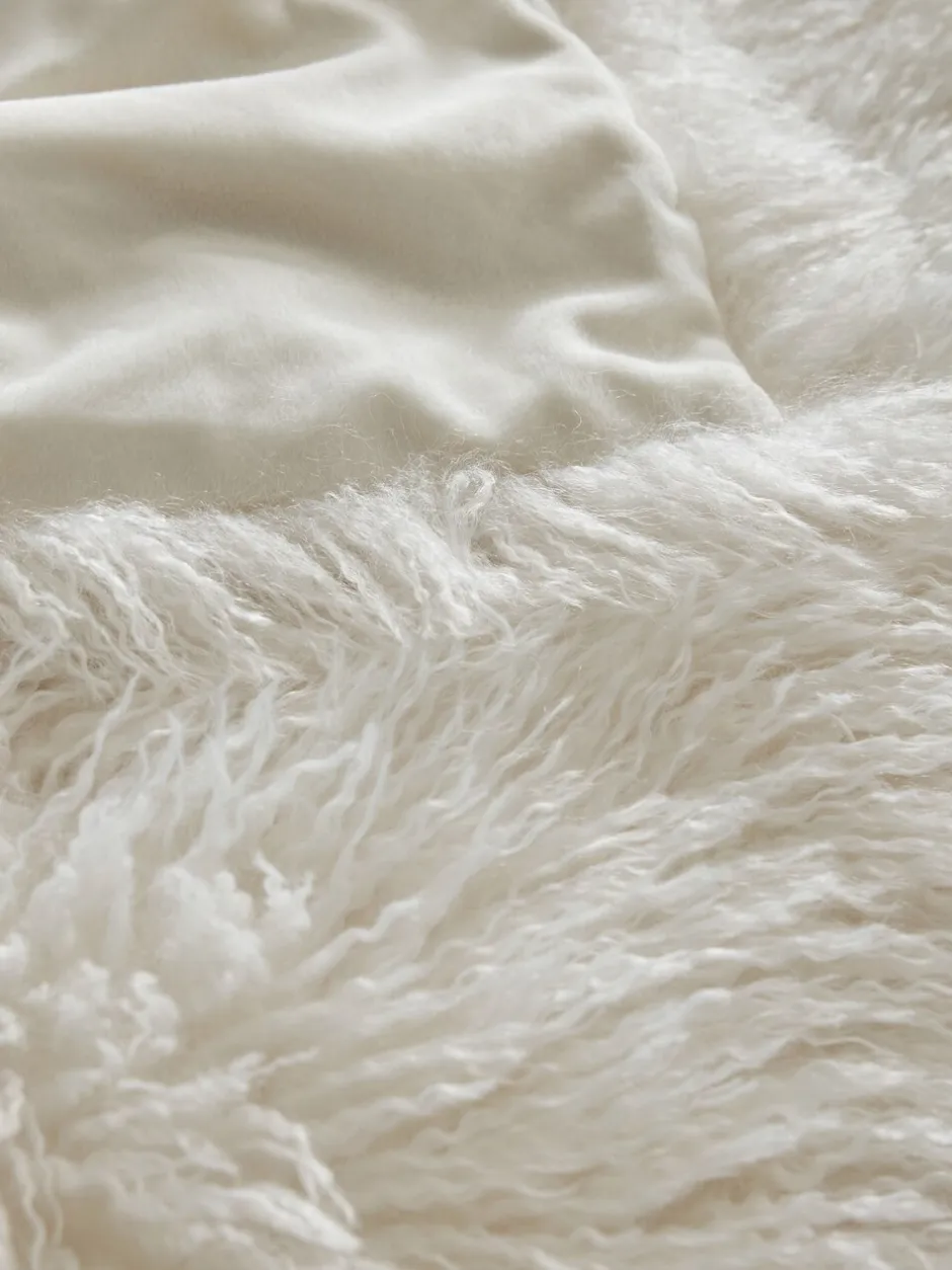 Kussentjes En Plaids|Kussentjes En Plaids|Next Mongolian Faux Fur Throw Ivoor