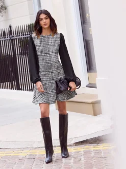 Jurken*Friends Like These - Boucle Peplum Hem Mini Dress Monochroom