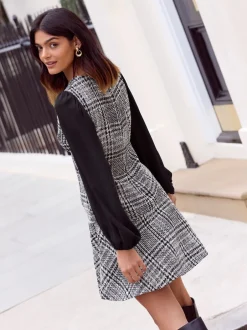 Jurken*Friends Like These - Boucle Peplum Hem Mini Dress Monochroom