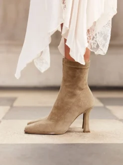 Boots|Linzi - Noelle sok-enkellaarsjes met hak en rechte neus Natuurlijk