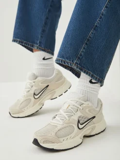 Sneakers|Sportkleding|Nike Neutraal - Vomero V5 hardloopsneakers