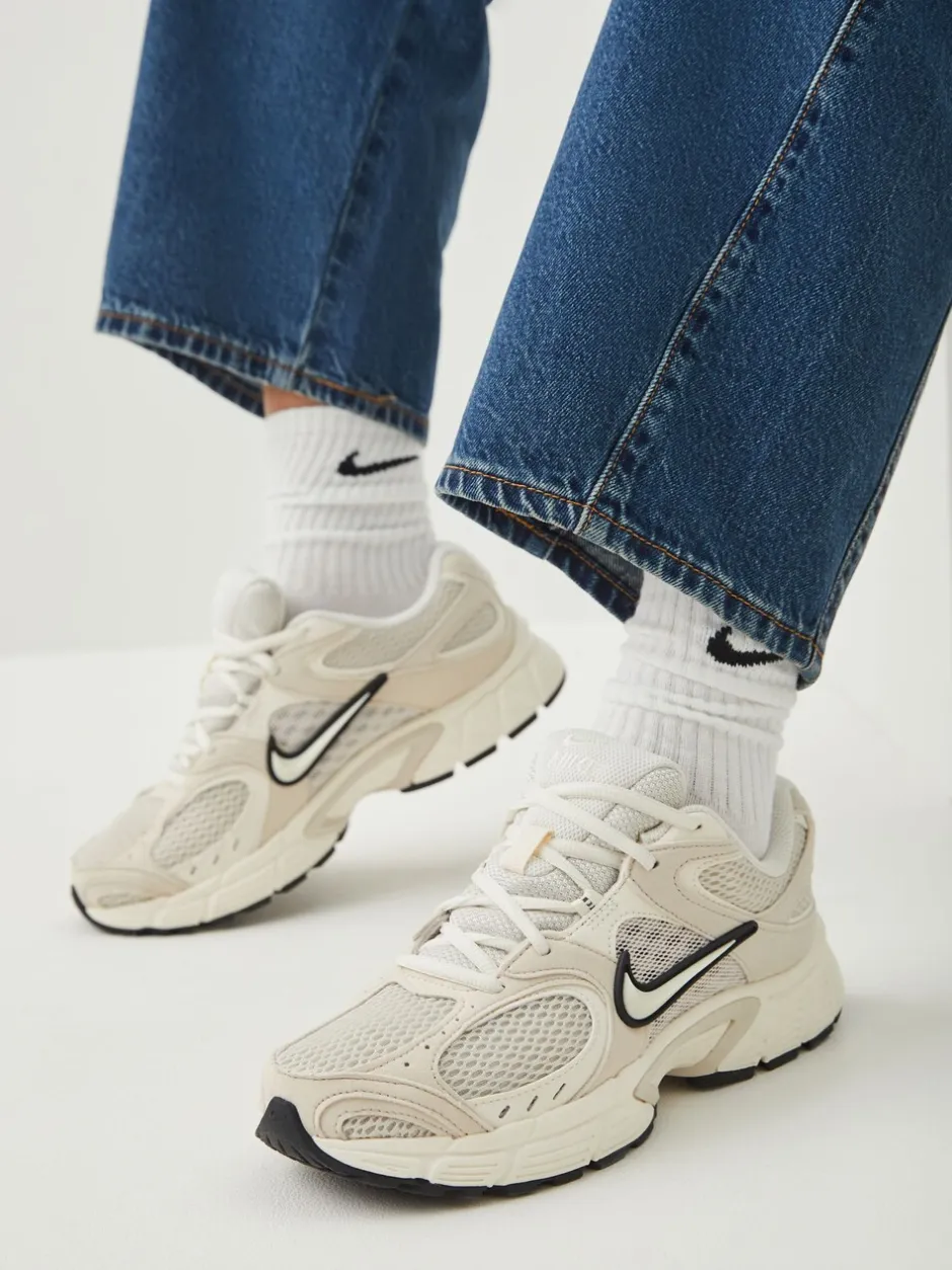 Sneakers|Sportkleding|Nike Neutraal - Vomero V5 hardloopsneakers