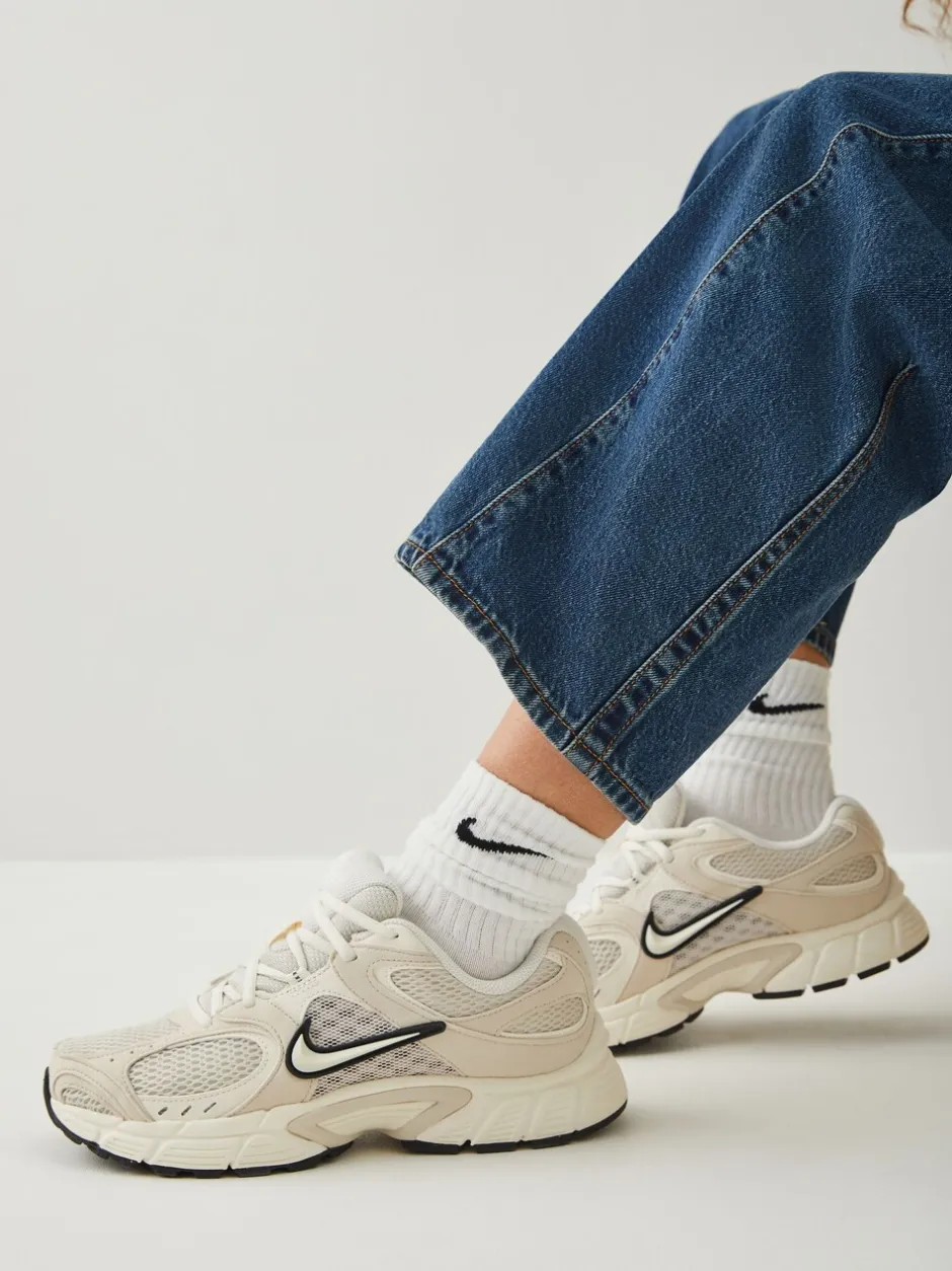 Sneakers|Sportkleding|Nike Neutraal - Vomero V5 hardloopsneakers