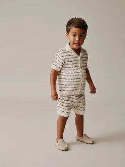 Sets En Outfits|Shorts|Next Neutraal - Set van gebreid poloshirt met textuur en reverskraag en shorts (3mnd -10jr)