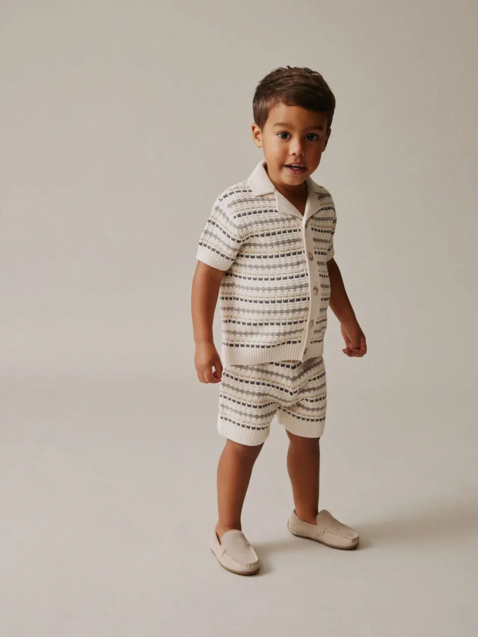 Sets En Outfits|Shorts|Next Neutraal - Set van gebreid poloshirt met textuur en reverskraag en shorts (3mnd -10jr)