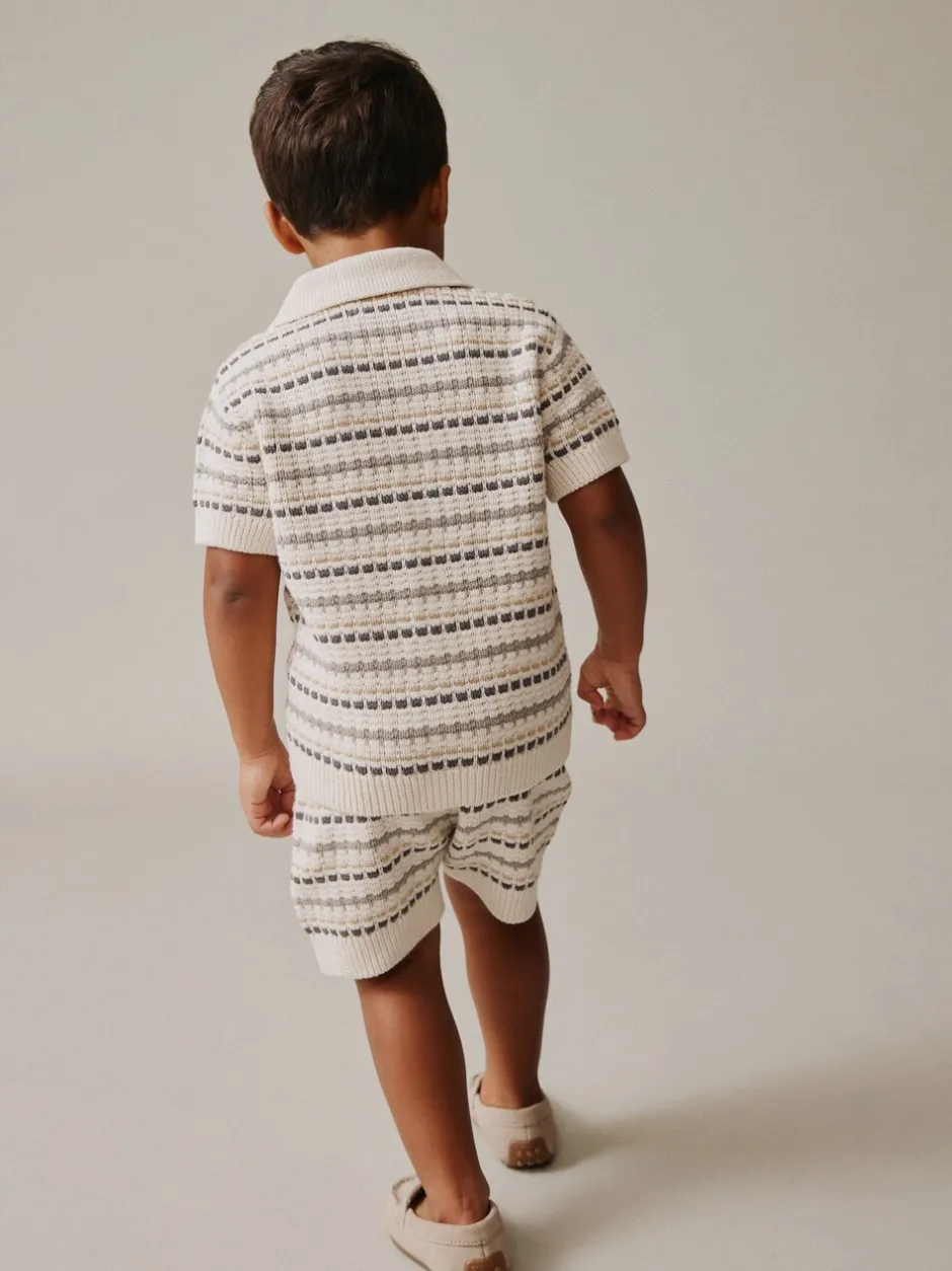 Sets En Outfits|Shorts|Next Neutraal - Set van gebreid poloshirt met textuur en reverskraag en shorts (3mnd -10jr)