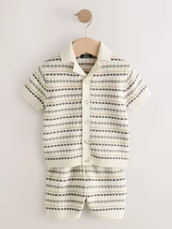 Sets En Outfits|Shorts|Next Neutraal - Set van gebreid poloshirt met textuur en reverskraag en shorts (3mnd -10jr)