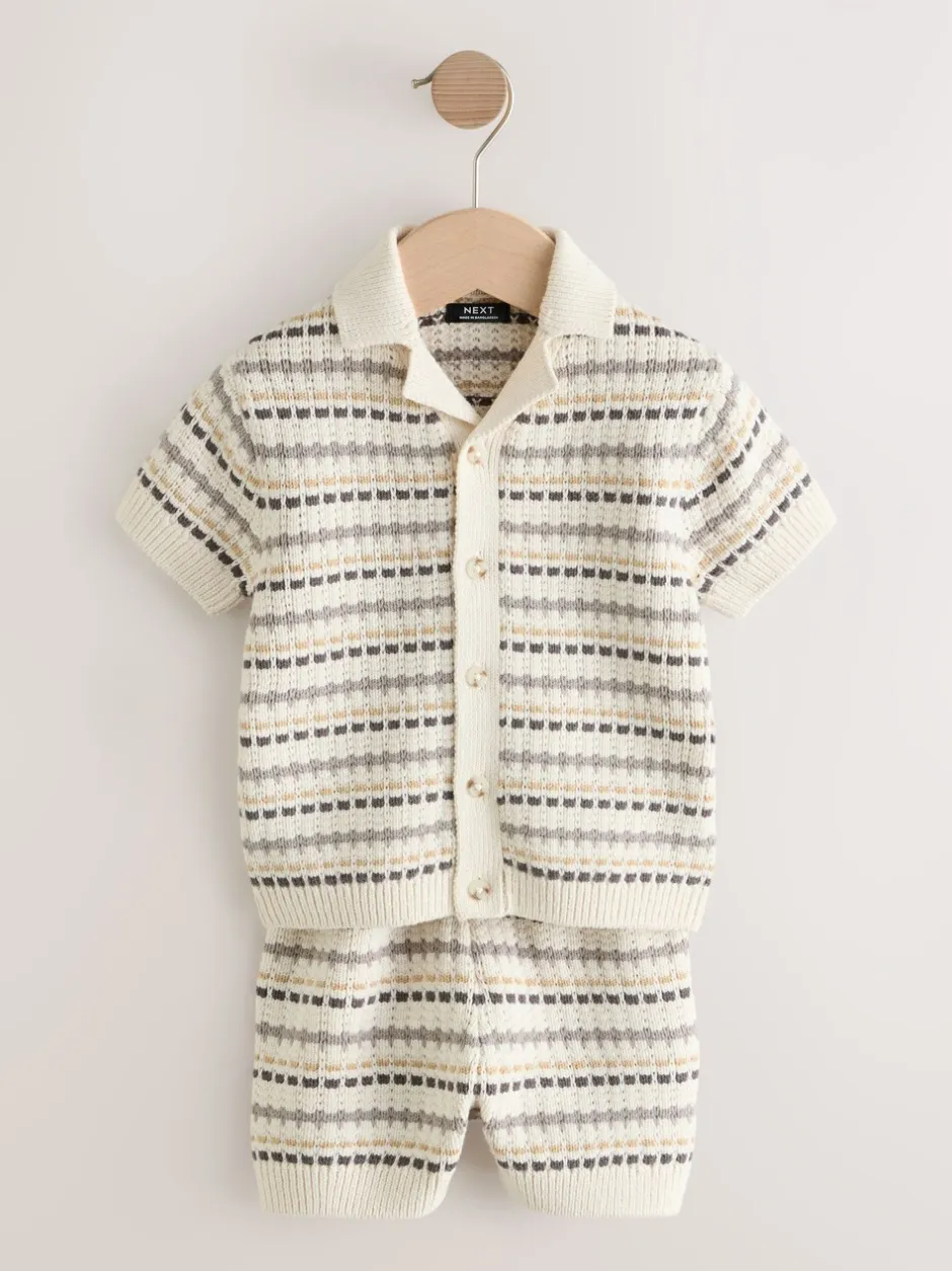 Sets En Outfits|Shorts|Next Neutraal - Set van gebreid poloshirt met textuur en reverskraag en shorts (3mnd -10jr)