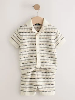 Sets En Outfits|Shorts|Next Neutraal - Set van gebreid poloshirt met textuur en reverskraag en shorts (3mnd -10jr)